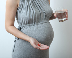 pregnant-woman-taking-prenatal-vitamins